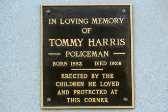 Plaque funéraire personnalisée en hommage à un être cher