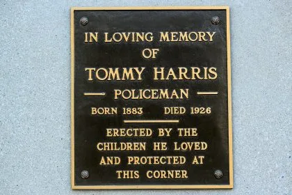 Plaque funéraire personnalisée en hommage à un être cher